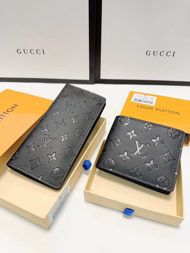 短 长 颜色 黑尺寸 长19X10短12X10Lv官网同步经典款!超精细手工,信用卡槽 存放纸币和票据,可存放现金的带撑板隔层 短 长 颜色 黑尺寸 长19X10短12X10Lv官网同步经典款!超精细手工,信用卡槽 存放纸币和票据,可存放现金的带撑板隔层