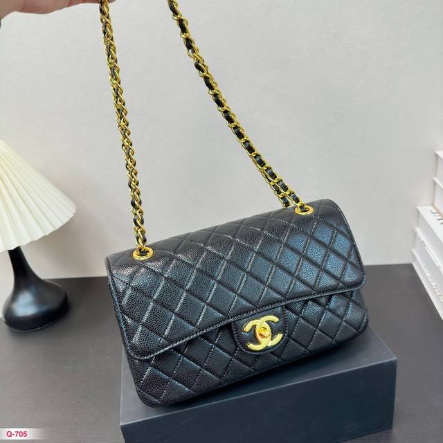 配折叠盒 香奈儿chanel鱼子酱牛皮tcf系列菱格包香奈儿#精致女神推荐入手呦 美貌与实用并存 近年超盛行而小香这款做的超级棒 百搭休闲，职业，萌新等多种风格