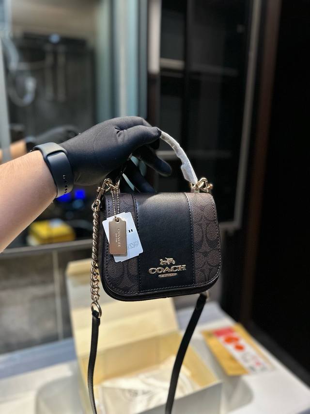 礼盒包装 蔻驰coach Lysa斜挎包 又甜又酷 一整个爱住 百搭时尚 颜值超高 是每个潮酷女孩必入单品p尺寸16.13 礼盒包装 蔻驰coach Lysa斜挎包 又甜又酷 一整个爱住 百搭时尚 颜值超高 是每个潮酷女孩必入单品p尺寸16.13