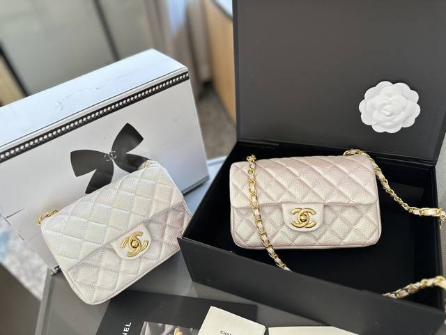 珠光 折叠礼盒包装 Chanel 小香 珠光 方胖子 Mini Cf 香奈儿 Chanel。菱格方胖子 夏季爆款 经典方胖子链条包 优质羊皮纹 手感超级好 原版 珠光 折叠礼盒包装 Chanel 小香 珠光 方胖子 Mini Cf 香奈儿 Chanel。菱格方胖子 夏季爆款 经典方胖子链条包 优质羊皮纹 手感超级好 原版