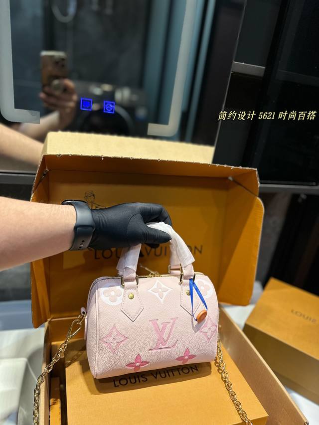Lv Speedy 20Cm枕头包 无论版型 内里和专柜毫无差别 真正原版复刻 内里可拆卸 火遍全球的爆款机场大包 机车女神包 明星同款 贵气而充满活力的品牌设 Lv Speedy 20Cm枕头包 无论版型 内里和专柜毫无差别 真正原版复刻 内里可拆卸 火遍全球的爆款机场大包 机车女神包 明星同款 贵气而充满活力的品牌设