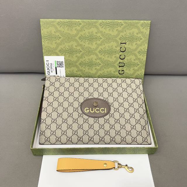 Gucci 古奇 虎头印花手拿包 Gg印花手袋 手包 采用精湛镶嵌细工，实物拍摄 原厂原版面料 配送原版礼盒 30 X 20Cm。