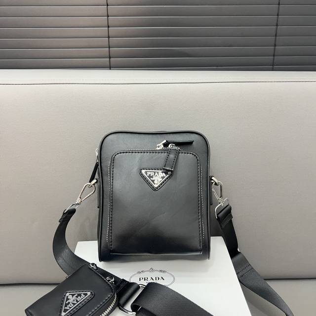 Prada 普拉达 24Ss Re-Nylon三角形徽标单肩斜挎差包 采用精湛镶嵌细工，经典百搭 实物拍摄 原厂原版面料 高端品质 配送防尘袋 礼盒 16 X