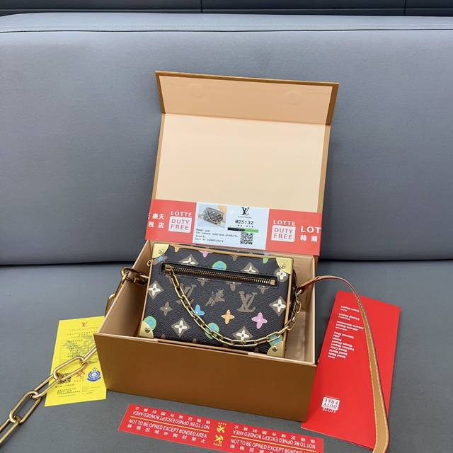 Louisvuitton 路易威登 Mini Soft Trunk 链条盒子包 小方包 男女通用斜挎包 小箱子 实物拍摄 原厂原版面料 防尘袋 折叠礼盒 18 Louisvuitton 路易威登 Mini Soft Trunk 链条盒子包 小方包 男女通用斜挎包 小箱子 实物拍摄 原厂原版面料 防尘袋 折叠礼盒 18