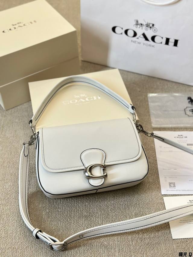 牛皮版本 哑光 Coach 温柔的腋下包配色 Soft Tabby包~ Coach蔻驰新品~春日单品 温柔色系soft Tabby 斜挎腋下包； 容量太合适了