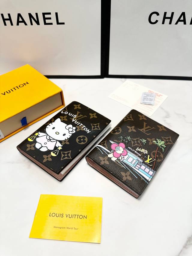 颜色 丝印尺寸 10.5X14.5官网同步护照夹一边卡位一边护照位〕还可放少许现金和机票，实用主义，大方得体，做工精致无比！