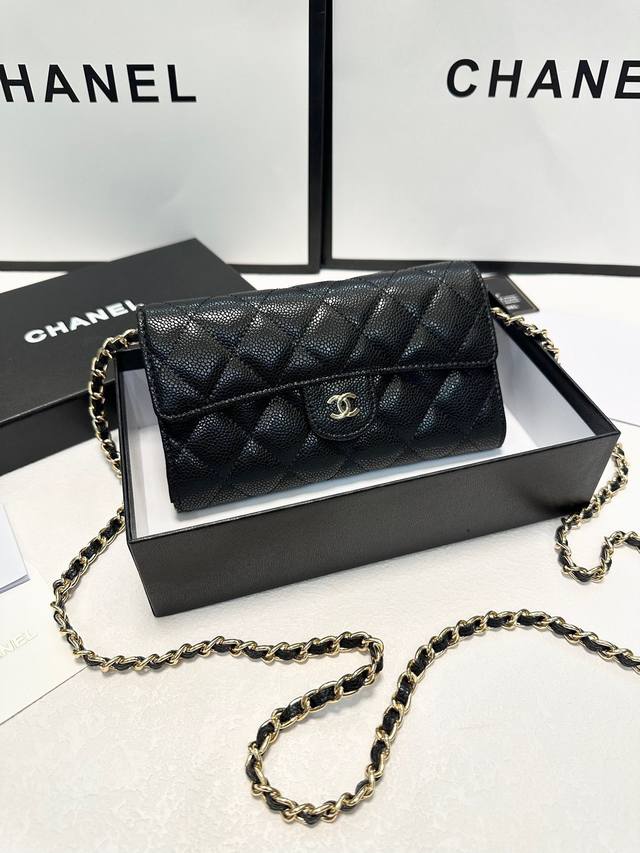 颜色 黑尺寸 19X10Chanel香奈儿永恒的经典, 新款配置金色五金 , 内置卡位,一个金属拉链袋,多个隔层,时尚又大方 颜色 黑尺寸 19X10Chanel香奈儿永恒的经典, 新款配置金色五金 , 内置卡位,一个金属拉链袋,多个隔层,时尚又大方