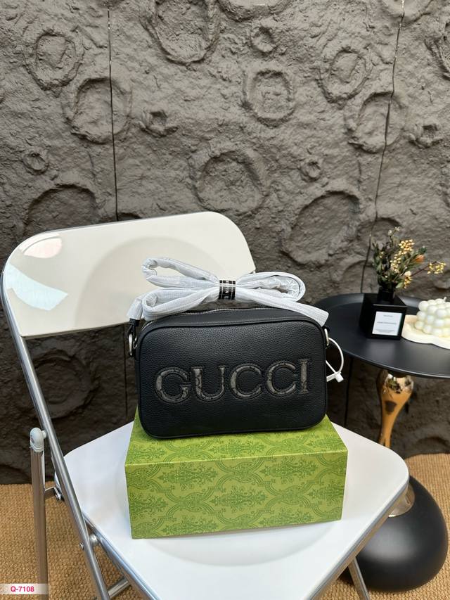 配折叠盒 尺寸23.14Cm 酷奇 相机包 男女可用 时髦拿捏住啦 不显老气好好搭啊 而且貌美气质加成好高的呀～ 爱死了这份从容优雅