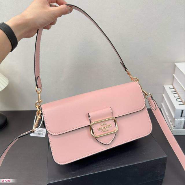 配折叠盒 蔻驰coach 新品法棍包 Morgancoach新品持续上新~ 全新法棍包系列 Morgan来了！ 复古感和时髦感子一体~配有长短两条肩带哦 手袋可