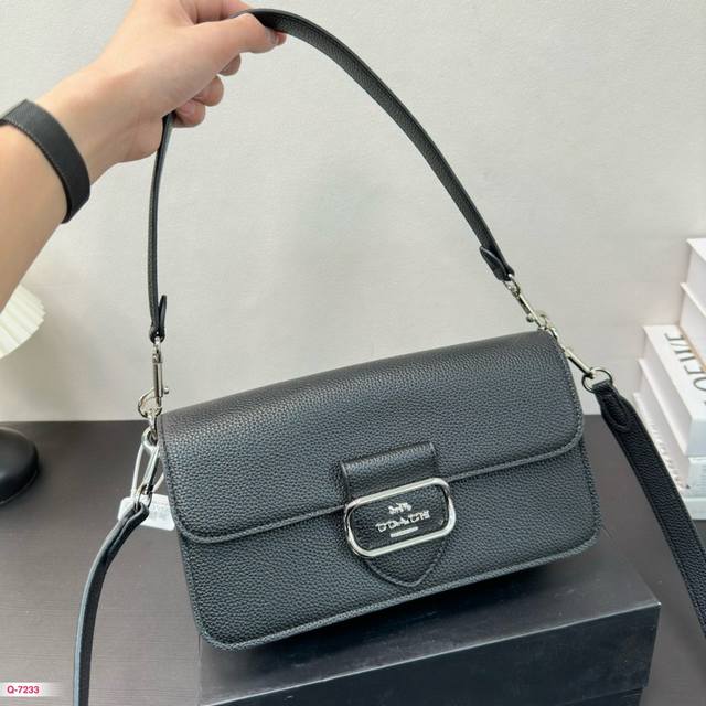 配折叠盒 蔻驰coach 新品法棍包 Morgancoach新品持续上新~ 全新法棍包系列 Morgan来了！ 复古感和时髦感子一体~配有长短两条肩带哦 手袋可