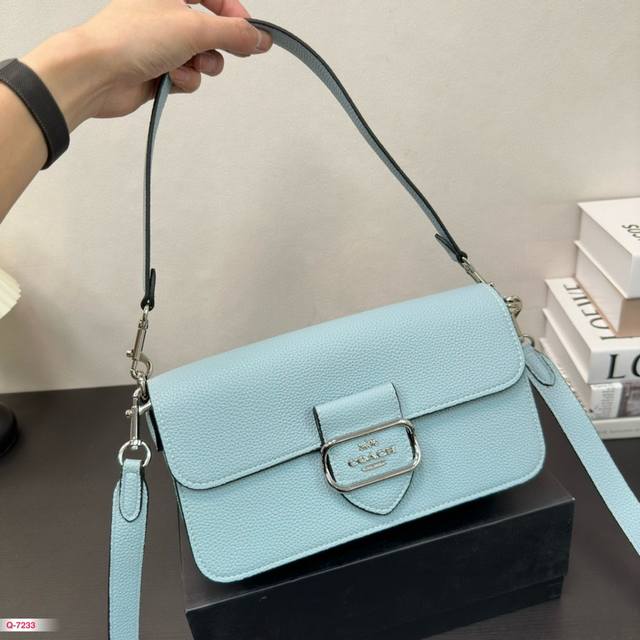 配折叠盒 蔻驰coach 新品法棍包 Morgancoach新品持续上新~ 全新法棍包系列 Morgan来了！ 复古感和时髦感子一体~配有长短两条肩带哦 手袋可