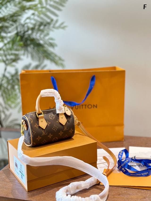 Speedy Nano枕头包 分享一 只小可爱 园 经典老花+焦糖色包角皮质,包身保留了monogram的柔软质感,你随手往那一放,整体气质就立住了、特别讨人喜 Speedy Nano枕头包 分享一 只小可爱 园 经典老花+焦糖色包角皮质,包身保留了monogram的柔软质感,你随手往那一放,整体气质就立住了、特别讨人喜