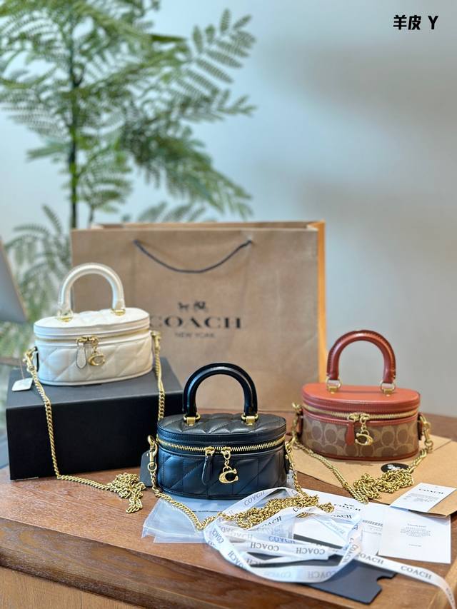 原版 Coach新款小盒子 可 放手机版 Coach六月份新品到了 新款的小盒子在原有的基础.上bianchenglplus版不仅可以装下可爱这下也可装下手机啦