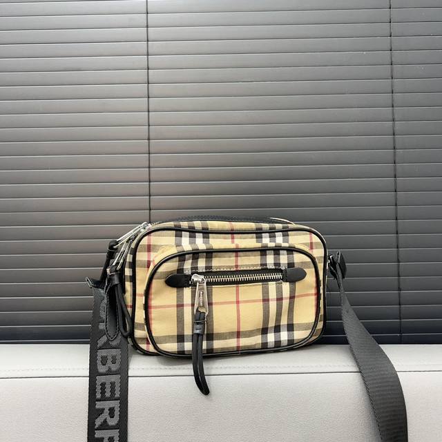 Burberry 巴宝莉 Vintage相机包 男女通用单肩斜挎包 经典logo搭配原厂工艺材质 休闲百搭 采用精湛镶嵌细工，实物拍摄 原厂原版面料 配送小票