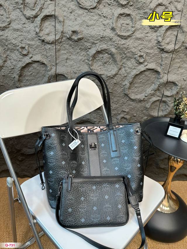 小号 Mcm新品双面购物袋拥有随和的款式,定制版五金配件,经典购物袋 买1得2 可以手提肩背斜挎 特别实用 大家都在追捧的一个款式9 内里小包 可拆卸 特别实用 小号 Mcm新品双面购物袋拥有随和的款式,定制版五金配件,经典购物袋 买1得2 可以手提肩背斜挎 特别实用 大家都在追捧的一个款式9 内里小包 可拆卸 特别实用