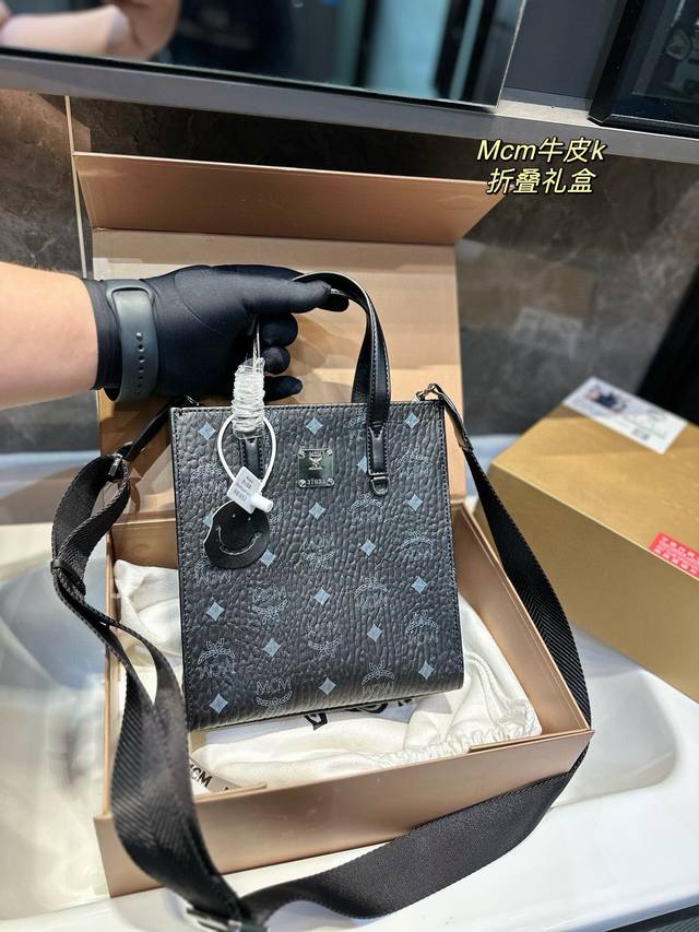 折叠礼盒 顶级原单版本 Mcm 全新 琴谱包 小号 青岛代工厂版本 出入专 柜无压力 尺寸：20X21Cm