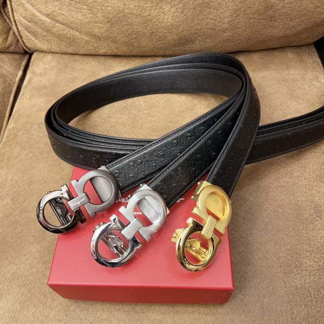 礼物首选菲拉格慕最新款自动扣 头层牛皮经典花纹 火爆全网 好货上手就知超级时尚款式的自动扣。让你走到哪里都是焦点。设计独特，穿戴更舒适大气，品质非常好，高端客户