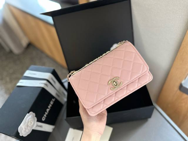 钻扣 折叠礼盒包装 Chanel 2024 满钻小金条发财包 新woc 链条包 美出银河系 时装 休闲 不挑衣服 尺寸19Cm