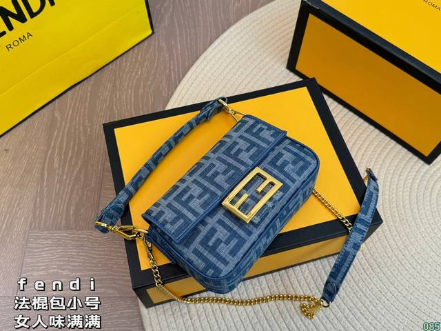 小号 芬迪fendi法棍包 容量不容小觑 女人味满满 优雅与时尚并存 尺寸小号18 11 小号 芬迪fendi法棍包 容量不容小觑 女人味满满 优雅与时尚并存 尺寸小号18 11