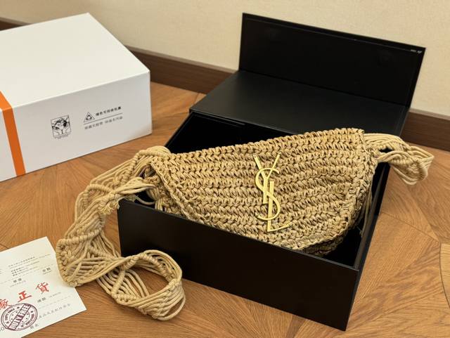 Size：28.16Cm 圣罗兰爆款流苏包 大五金logo终于做到与原版大小一致 高级感满满 可以变换造型