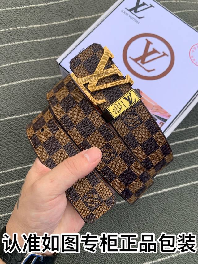 皮带：Lv..路易..威登原单 腰带：百分百头层牛皮，保证真皮。24K纯钢扣双面可用专柜同等质量， 送人自用首选 包装： 请认准如图专柜包装，赠送打孔器，银联发