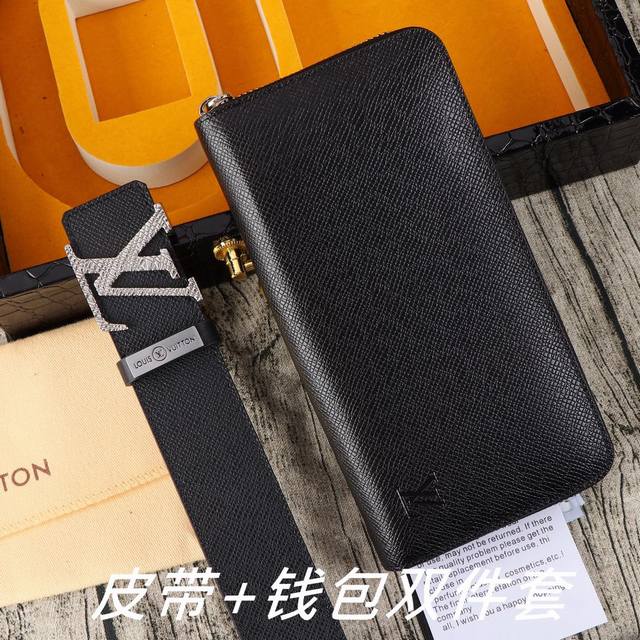 品牌：Lv.易路威登双件套 型号：木盒装，皮带+钱包，两件套 等级：意大利进口百分百头层牛皮，Lv.易路威登，世界著名奢侈品品牌，经典十字纹系列，进口头层牛皮，