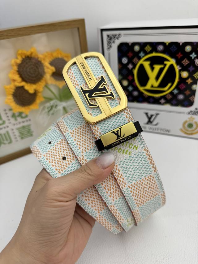 品名：Lv..路易..威登原单 材质：原单牛皮腰带 百分百头层牛皮腰带保证真皮，24K纯钢扣，专柜原单品质、做工精细，时尚大牌，送人自用首选 包装： 请认准如图