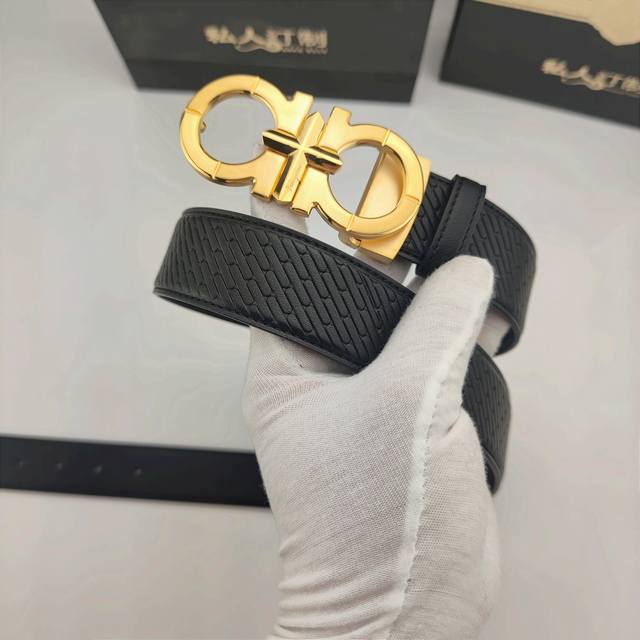 菲拉格慕 男士花皮腰带35Mm 双面进口花皮皮压制。可双面使用 专柜走线 搭配新款钢扣