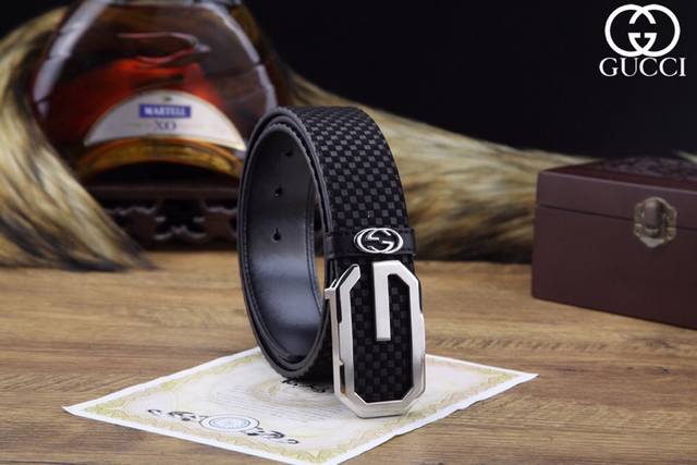 配全套专柜包装 品牌：Gucci 扣头材质：100%双色纯钢扣 带身材质正面：38Mm正版宽度进口牛皮格仔纹尽显尊贵与地位打造极致奢华工艺精益求精，真空纳米电镀