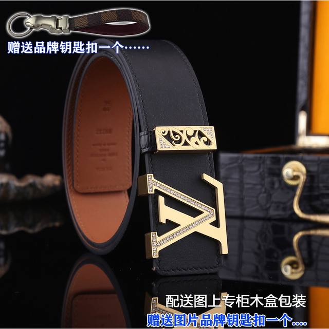 赠送图片钥匙扣一个 配图片木盒 品牌：Lv原单代购 扣头材质：纯钢扣 带身材质正面：产地法国38Mm进口togo皮接受验货，世界著名品牌穿带尽显个人品味！真空纳