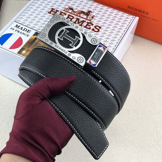 配送如图全套代购礼盒 配全套图中包装 品牌：Hermes专柜经典款 扣头材质：双色纯钢扣 带身材质正面：38Mm宽度头层荔枝纹牛皮腰带 颗粒感饱满均匀美观 简约