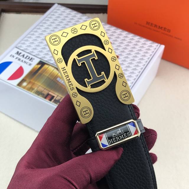 配送如图全套代购礼盒 配全套图中包装 品牌：Hermes专柜经典款 扣头材质：双色纯钢扣 带身材质正面：38Mm宽度头层荔枝纹牛皮腰带 颗粒感饱满均匀美观 简约