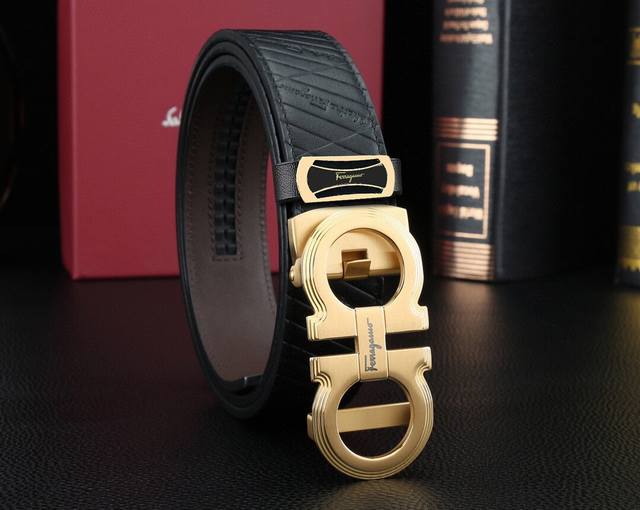 高端品质,实物拍摄 配全套包装 品牌:菲拉格慕海外原单 扣头材质:精品实心钢扣 带身材质正面:35Mm宽度采用双面进口原版皮腰带,真空电镀五金扣头实物拍摄 一等 高端品质,实物拍摄 配全套包装 品牌:菲拉格慕海外原单 扣头材质:精品实心钢扣 带身材质正面:35Mm宽度采用双面进口原版皮腰带,真空电镀五金扣头实物拍摄 一等