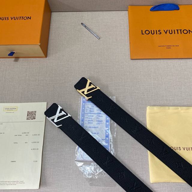 品牌：Lv路易威登 等级：男士皮带.定制头层牛皮.双面可用。油边精致、官网同步新款 配专柜全套包装 送打眼针 长度不裁剪 扣头：钢扣 长度：100 125Cm