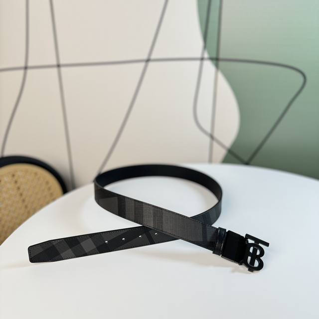 Tb巴宝l，头层牛皮 搭配原版专用料，宽3.5Cm 官网同步，金属标识,柔软舒适。适合商务低调人士！