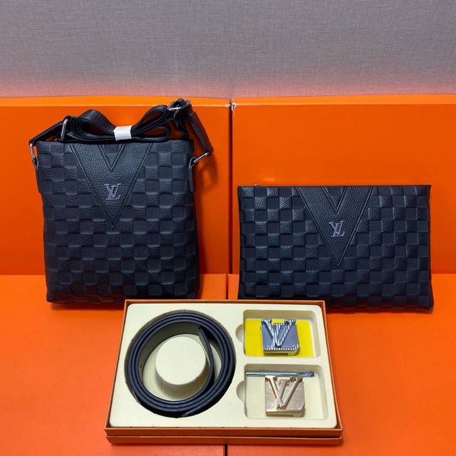 Lv路易威登 头层皮质组合礼盒包装腰带俩款包包超级组合 公文包包是很实用的选择。手提包日常是非常适合的。 双扣皮带:头层皮质带身搭配3.8Cm广州原版扣头 尺寸 Lv路易威登 头层皮质组合礼盒包装腰带俩款包包超级组合 公文包包是很实用的选择。手提包日常是非常适合的。 双扣皮带:头层皮质带身搭配3.8Cm广州原版扣头 尺寸