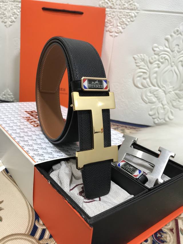 Made In France 配图片代购礼盒 品牌：Herme -S 双扣头套装 扣头材质：双色纯钢扣 带身材质正面：产地法国正版38Mm宽度双面进口原版牛皮