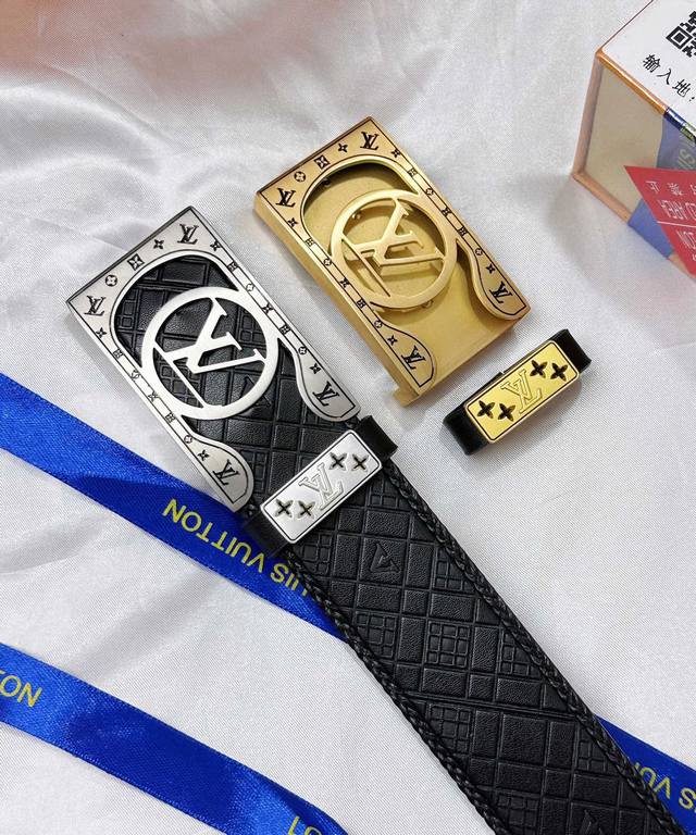 皮带：Lv..路易..威登顶级复刻. 腰带：原单品质百分百头层牛皮，保证真皮。雕花镂空工艺.真空电镀.永不掉色.24K纯钢扣纯手工编织系列双面可用专柜同等质量，