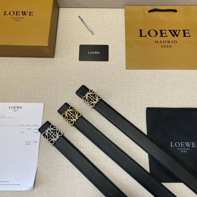 品牌：罗意威 等级：原版品质.头层牛皮 专柜售经典爆款开模。油边精致 电脑车线 手感柔软.实物拍摄无修饰 上身效果超好、长度不可裁剪.配专柜全套包装.送礼自带首