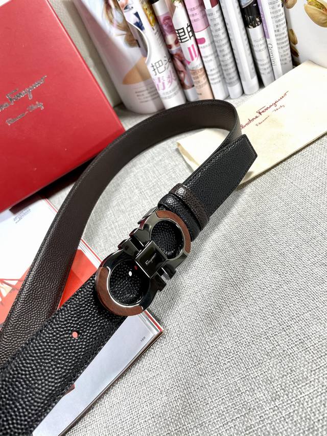 菲拉格慕 宽度：3.5Cm 进口双面头层小牛皮，珍珠纹系列，搭配专柜对版原单扣头，工艺精湛，高端品质