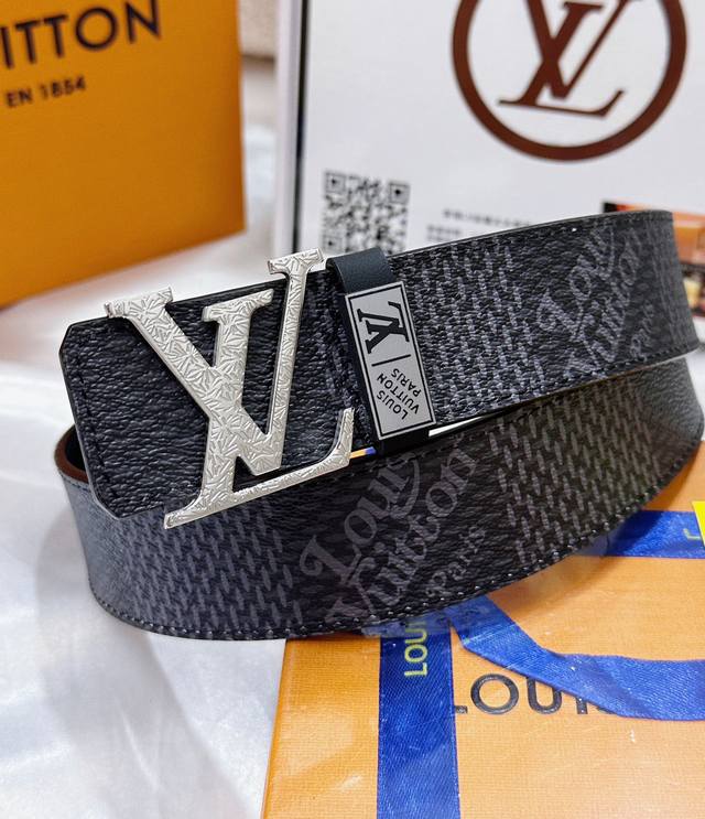 皮带：Lv..路易..顶级原单复刻. 腰带：百分百头层牛皮，保证真皮。不规则雕花24K纯钢扣涂鸦彩绘图案艺术双面可用专柜同等质量， 送人自用首选 包装： 请认准