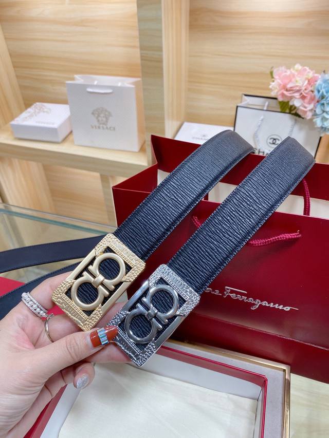 菲拉格慕 通用款 宽度:3.4Cm新款纯牛皮搭配新款大气精致扣头追求高端 品味的体现iphone实物实拍上身效果超好 菲拉格慕 通用款 宽度:3.4Cm新款纯牛皮搭配新款大气精致扣头追求高端 品味的体现iphone实物实拍上身效果超好