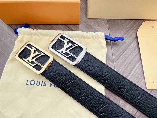 路易威登原单专柜新款扣头搭配 进口原版皮腰带进口小牛皮 奢华皮料提升了皮带本身的档次带头精钢打磨 不褪色工艺精湛结合原单支持验货! 附带原版包装 宽度:3.8 路易威登原单专柜新款扣头搭配 进口原版皮腰带进口小牛皮 奢华皮料提升了皮带本身的档次带头精钢打磨 不褪色工艺精湛结合原单支持验货! 附带原版包装 宽度:3.8