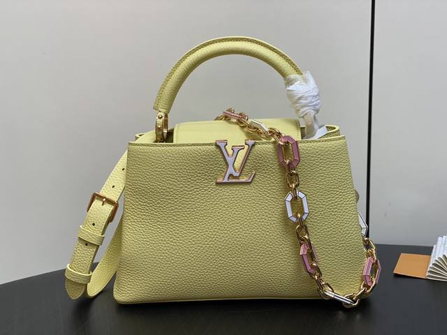 出厂价 顶级原单 M25232黄色 链条 M24863 全皮cap那英款系列 Capucines中号手袋 手提包采用浓郁的taurillon皮革制成,配有一条令 出厂价 顶级原单 M25232黄色 链条 M24863 全皮cap那英款系列 Capucines中号手袋 手提包采用浓郁的taurillon皮革制成,配有一条令