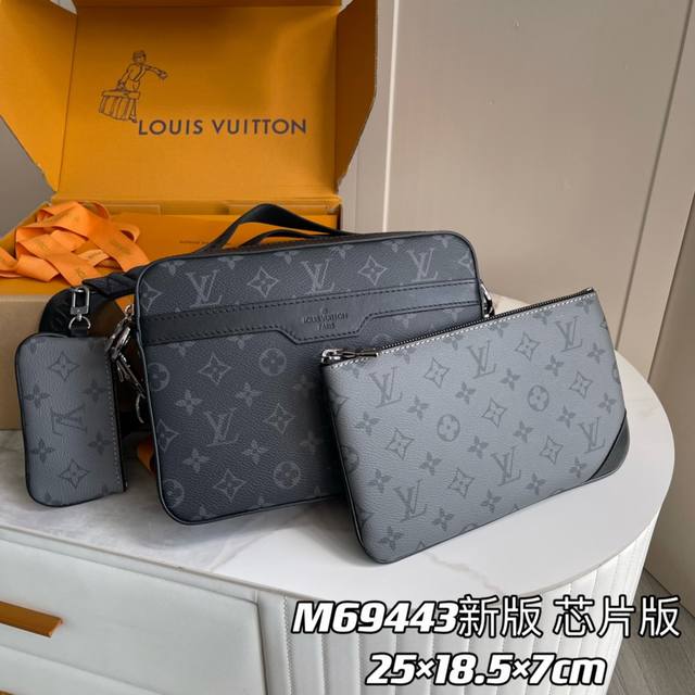 变码芯片版 内部价p 款号: M69443新版 原单加强版 独家实拍背景图 Trio 邮差包由 Monogram Eclipse 帆布与 Monogram Ec 变码芯片版 内部价p 款号: M69443新版 原单加强版 独家实拍背景图 Trio 邮差包由 Monogram Eclipse 帆布与 Monogram Ec