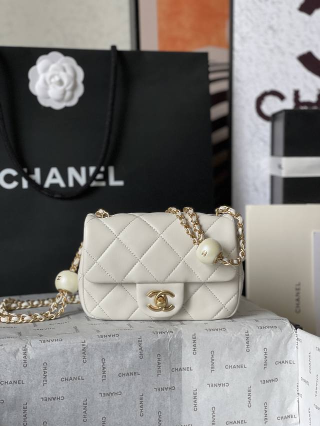 新款新品法国 高端定制品 Chane1 Chane1 24S 珍珠款mini Cf As4868 珍珠搭配金链条相互映衬 双珠的设计更新颖独特 镶嵌了一个小双c