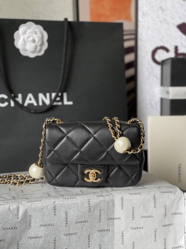 新款新品法国 高端定制品 Chane1 Chane1 24S 珍珠款mini Cf As4868 珍珠搭配金链条相互映衬 双珠的设计更新颖独特 镶嵌了一个小双c