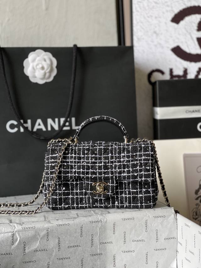 新款新品 法国高端定制品 Chane1 香奈儿 24P温柔毛呢亮片系列as2431 绝美哇姐妹们缤纷的色彩 和光彩夺目的亮片~为女孩子带来甜美与梦 幻的触感哇 新款新品 法国高端定制品 Chane1 香奈儿 24P温柔毛呢亮片系列as2431 绝美哇姐妹们缤纷的色彩 和光彩夺目的亮片~为女孩子带来甜美与梦 幻的触感哇