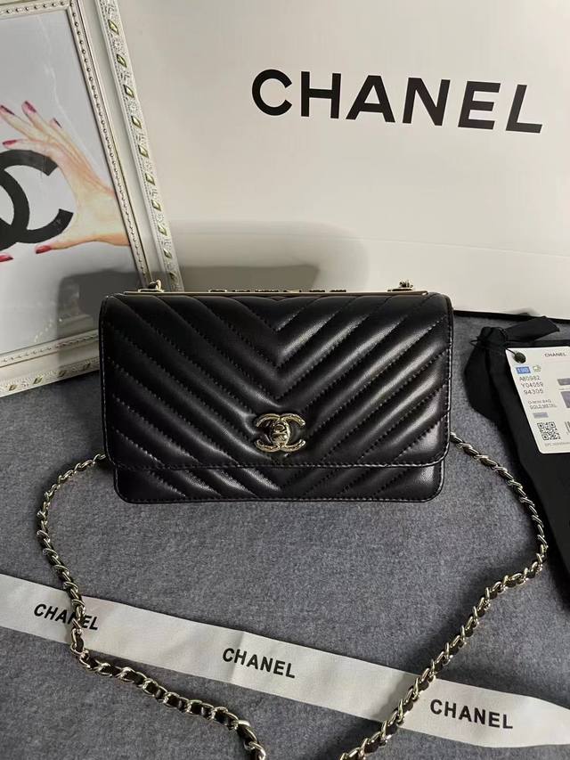 Chane. 22S春夏新款链条小包 进口羊皮全钢crush浮雕灵格五金 80982尺寸:19*12.5*3.5Cm Chane. 22S春夏新款链条小包 进口羊皮全钢crush浮雕灵格五金 80982尺寸:19*12.5*3.5Cm