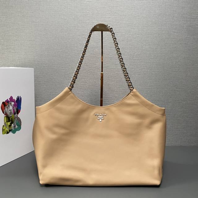 正品级 顶级原单 新款中古流浪包1Ba638托特包到货啦白叻五金，这款采用进口小牛皮，一年四季都可焊在身上，单肩超级经典网红款，男女都能背噢黑银搭配很显高贵和气